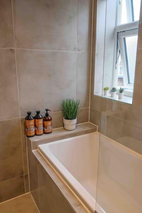 Garden Of Eden 1 Bedroom Flat In Fishponds بريستول المظهر الخارجي الصورة